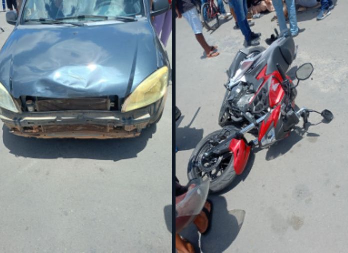 Colisão entre carro e motocicleta deixa casal ferido na Praça do Tanque Grande, em Lagarto