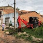 Equipes da Prefeitura realizam limpeza de drenagem antes das chuvas em Lagarto