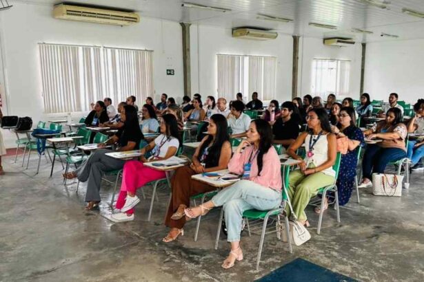 Profissionais de saúde participando de capacitação sobre tuberculose em Lagarto
