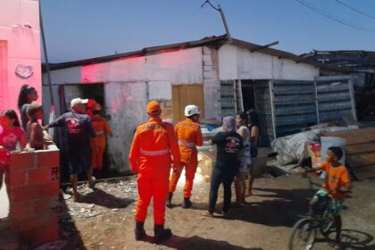 Imóvel com estrutura precária desaba e deixa duas pessoas feridas em Aracaju