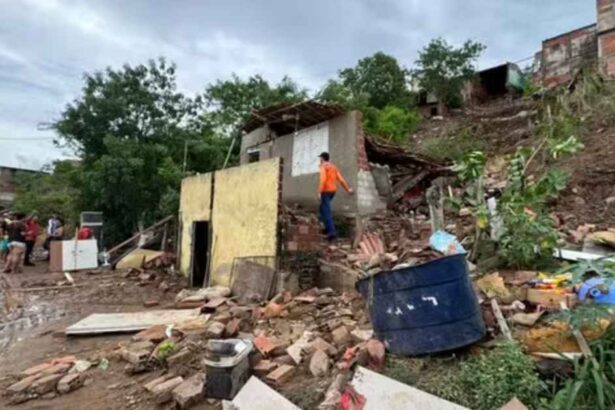 Imóvel que desabou durante chuvas no Alto Sertão de Sergipe