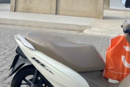 Honda Biz branca roubada no povoado Santo Antônio, em Lagarto