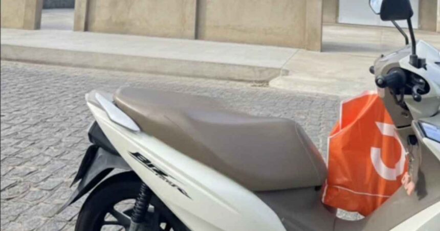 Honda Biz branca roubada no povoado Santo Antônio, em Lagarto