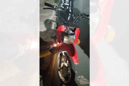 Honda Pop vermelha recuperada após roubo no povoado Quilombo, em Lagarto