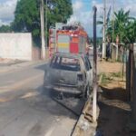 Veículo destruído pelo incêndio em Travessa II, Boquim, Sergipe