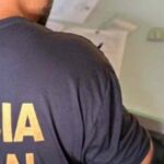 Agentes da Polícia Federal cumprindo mandado de busca em Divina Pastora