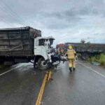 Acidente envolvendo dois caminhões na rodovia SE-179 entre Simão Dias e Pinhão