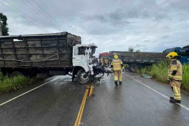 Acidente envolvendo dois caminhões na rodovia SE-179 entre Simão Dias e Pinhão
