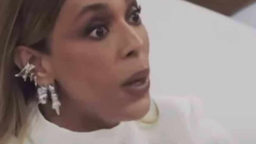 Foto da deputada federal Erika Hilton em pronunciamento sobre identidade de gênero e direitos civis.