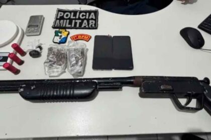 Arma caseira e drogas apreendidas pela PM no bairro Pratas em Lagarto.