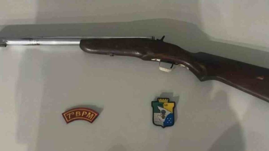 Espingarda apreendida pela Polícia Militar em Riachão do Dantas.