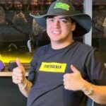 Natanzinho Lima durante apresentação musical em Sergipe