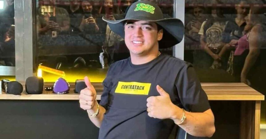 Natanzinho Lima durante apresentação musical em Sergipe