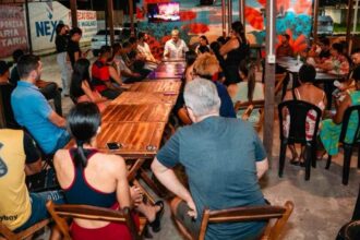 Prefeito Sérgio Reis em reunião com moradores do Residencial Kaptiva