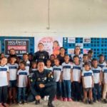 Policiais da Ronda Maria da Penha em atividade educativa na escola de Lagarto.