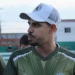 Foto do técnico Steve Almeida durante treinamento ou coletiva.