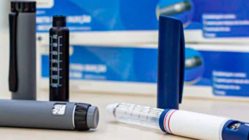 imagem de frascos de medicamentos injetáveis proibidos para venda.