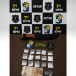 Drogas, dinheiro e faca apreendidos pela Polícia Militar em Lagarto no bairro Ademar de Carvalho.