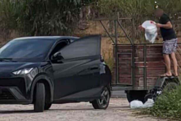 Homem flagrado descartando lixo em área de horta no bairro Horta, em Lagarto.