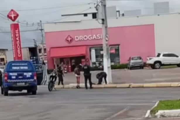 Motocicleta apreendida pela Polícia Militar após perseguição no centro de Lagarto.