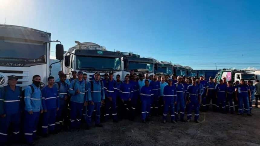 Foto dos Gari reunidos