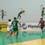 Jogadores do Colônia 13 comemorando a vitória contra o Lagarto na Copa TV Sergipe de Futsal 2026.