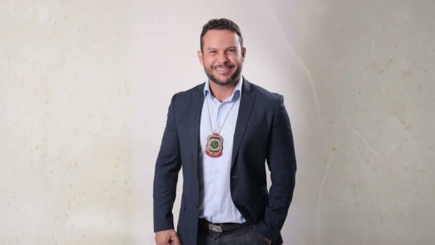 O delegado Clever Farias, pré-candidato à ALESE, com destaque para sua atuação na região Centro-Sul de Sergipe.