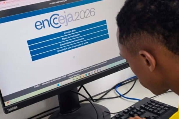 Estudante de Lagarto acessando as inscrições do Encceja 2026 no computador.