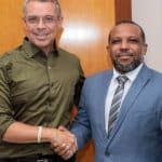 O governador Fábio Mitidieri ao lado do advogado Kleidson Nascimento Santos durante anúncio oficial na capital.