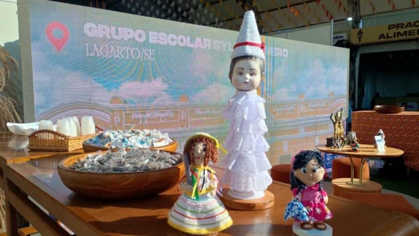 Estande do município de Lagarto no evento Sergipe Junino apresentando o Festival da Mandioca e a cultura da Vaquejada.