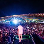 Praça do Tanque Grande lotada durante show no Festival da Mandioca em Lagarto, Sergipe.
