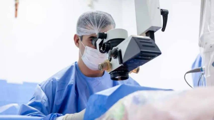 médico especializado em uma ação pública de saúde do Estado.