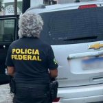 Agentes e viaturas durante as buscas da Operação Citrus da Polícia Federal na região de Boquim.
