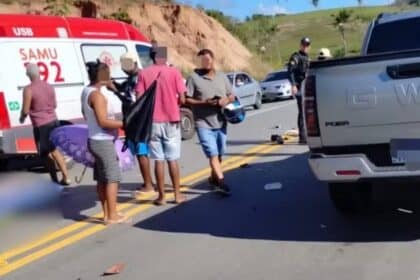 Viatura do Batalhão de Polícia Rodoviária (BPRv) no local de acidente na rodovia SE-100.