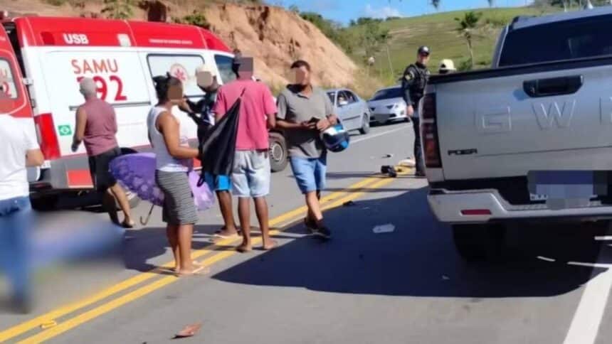 Viatura do Batalhão de Polícia Rodoviária (BPRv) no local de acidente na rodovia SE-100.