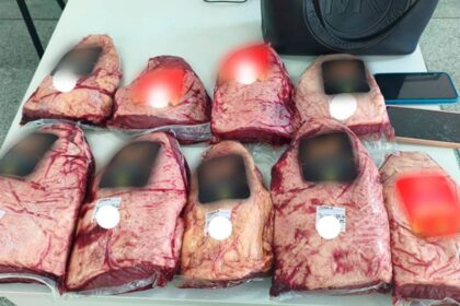 Pacotes de carne do tipo picanha apreendidos durante ação da Polícia Militar de Sergipe.