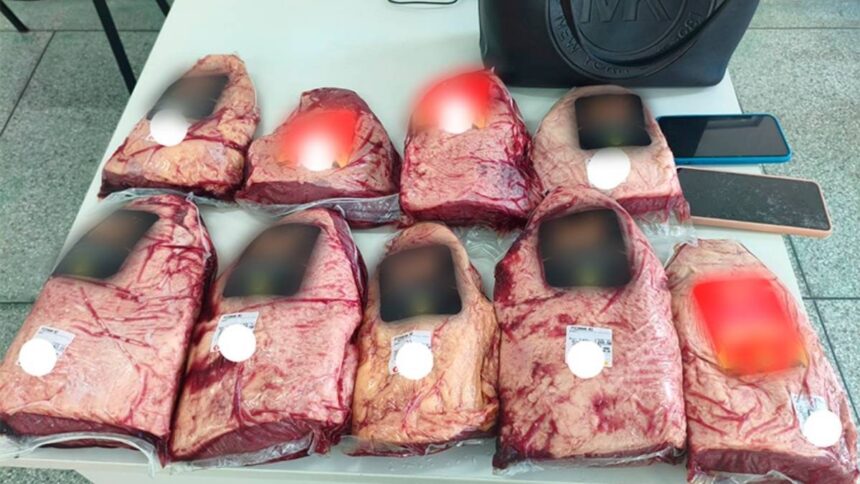 Pacotes de carne do tipo picanha apreendidos durante ação da Polícia Militar de Sergipe.