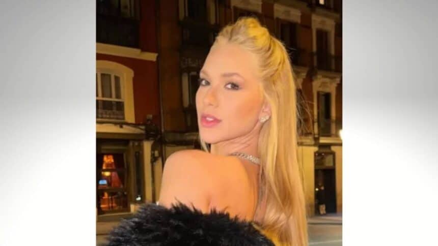 Foto em plano médio da influenciadora Virginia Fonseca sorrindo