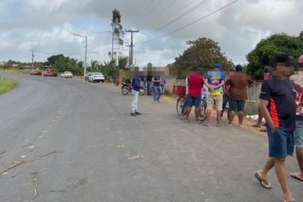 Pista da Rodovia SE-331 sinalizada por policiais rodoviários estaduais.