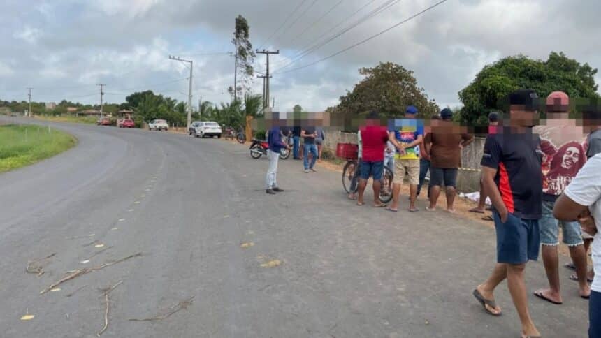 Pista da Rodovia SE-331 sinalizada por policiais rodoviários estaduais.
