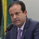 André Moura discursando em agenda política em Sergipe.