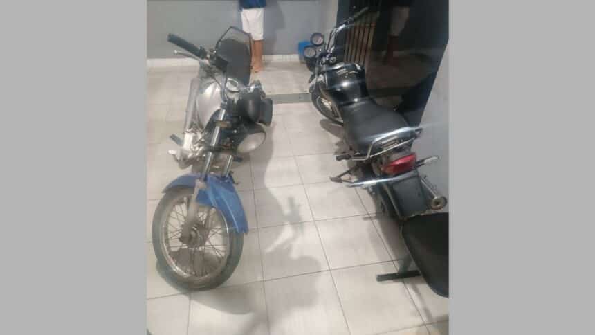 Motocicleta Honda CG 150 Titan apreendida pela Polícia Militar no povoado Jenipapo.