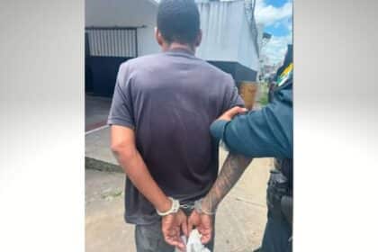 Equipe policial durante condução de ocorrência à Delegacia Regional de Lagarto.