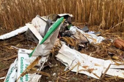Destroços da aeronave PU-SBC acidentada na zona rural de Macambira.